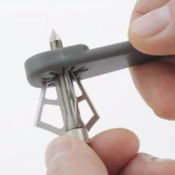 Mechanical broad head sharpening system